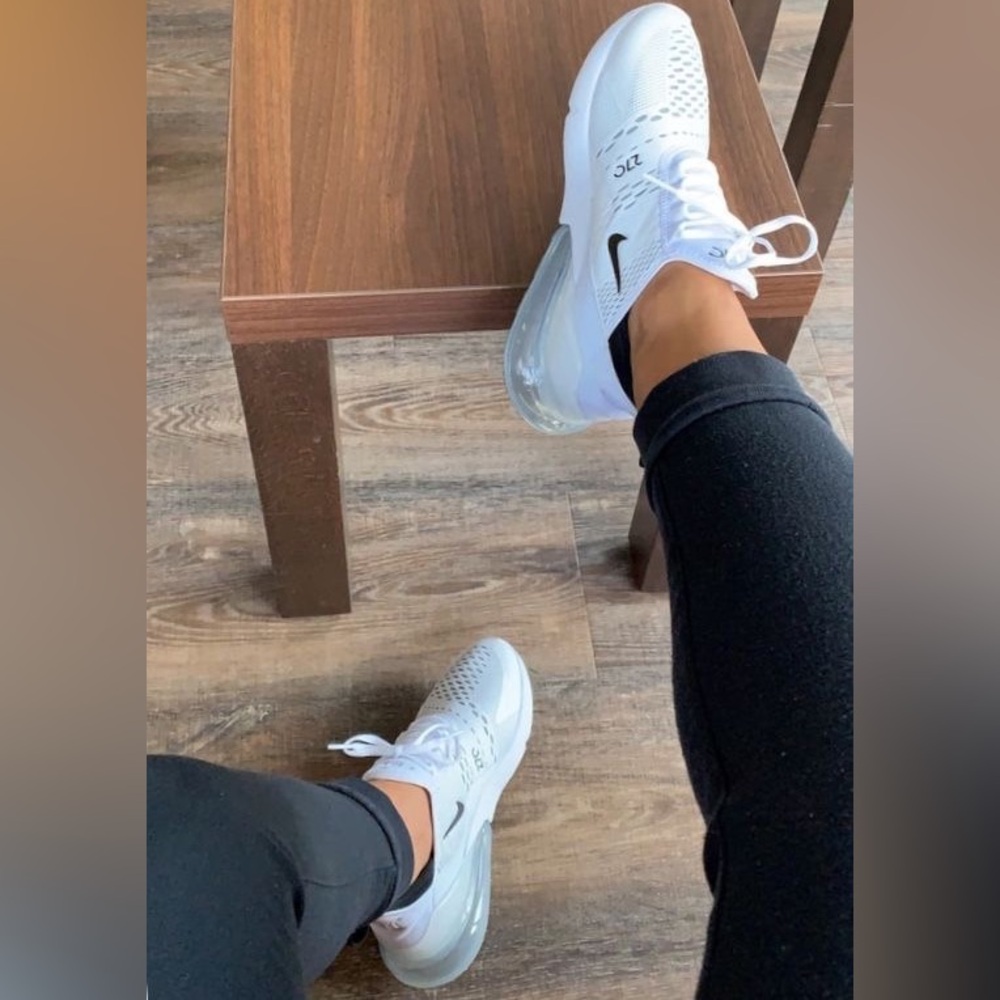 Nike Women's Air Max 270 Sneaker Black White 6.5 - Picture 8 of 16
